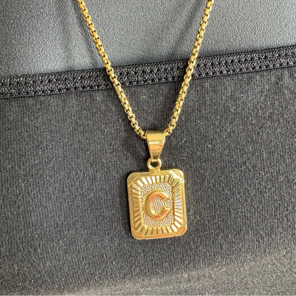 Pendant “C” necklace - Picture 2 of 6